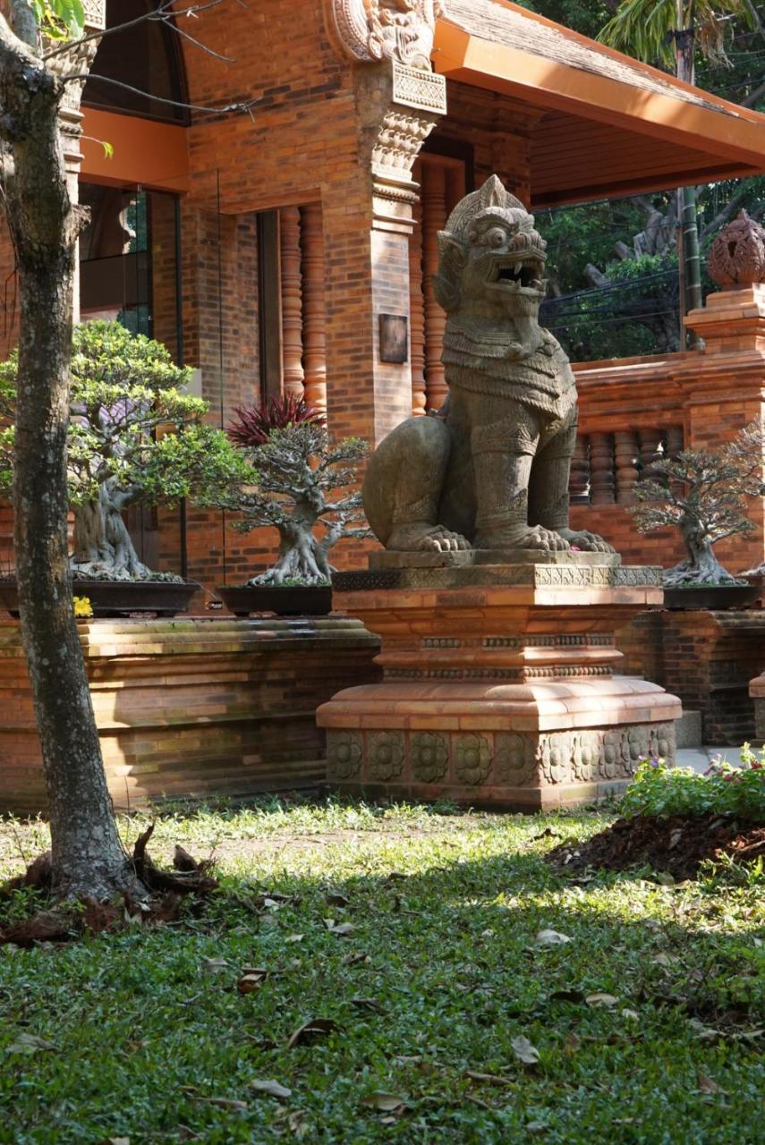 Phor Liang Meun Terracotta Arts - Sha Extra Plus Chiang Mai Eksteriør billede